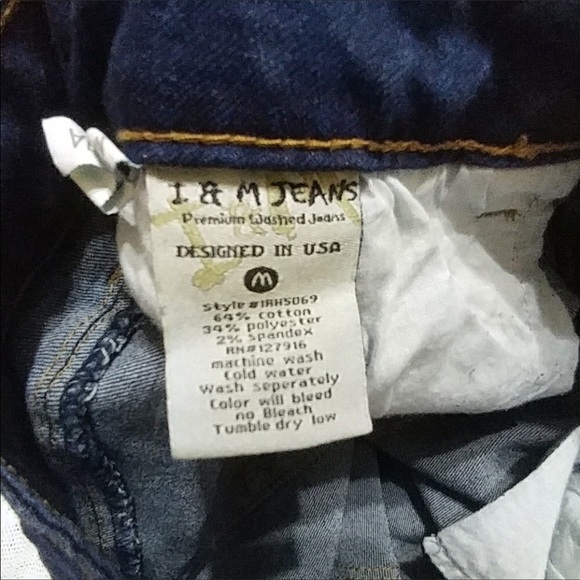 HIGH Rise Cuffed Short - Picture 6 of 10